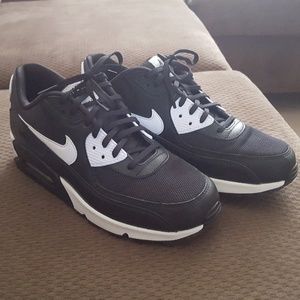 Nike Air Max 90 Essential -  Wmn Size 9